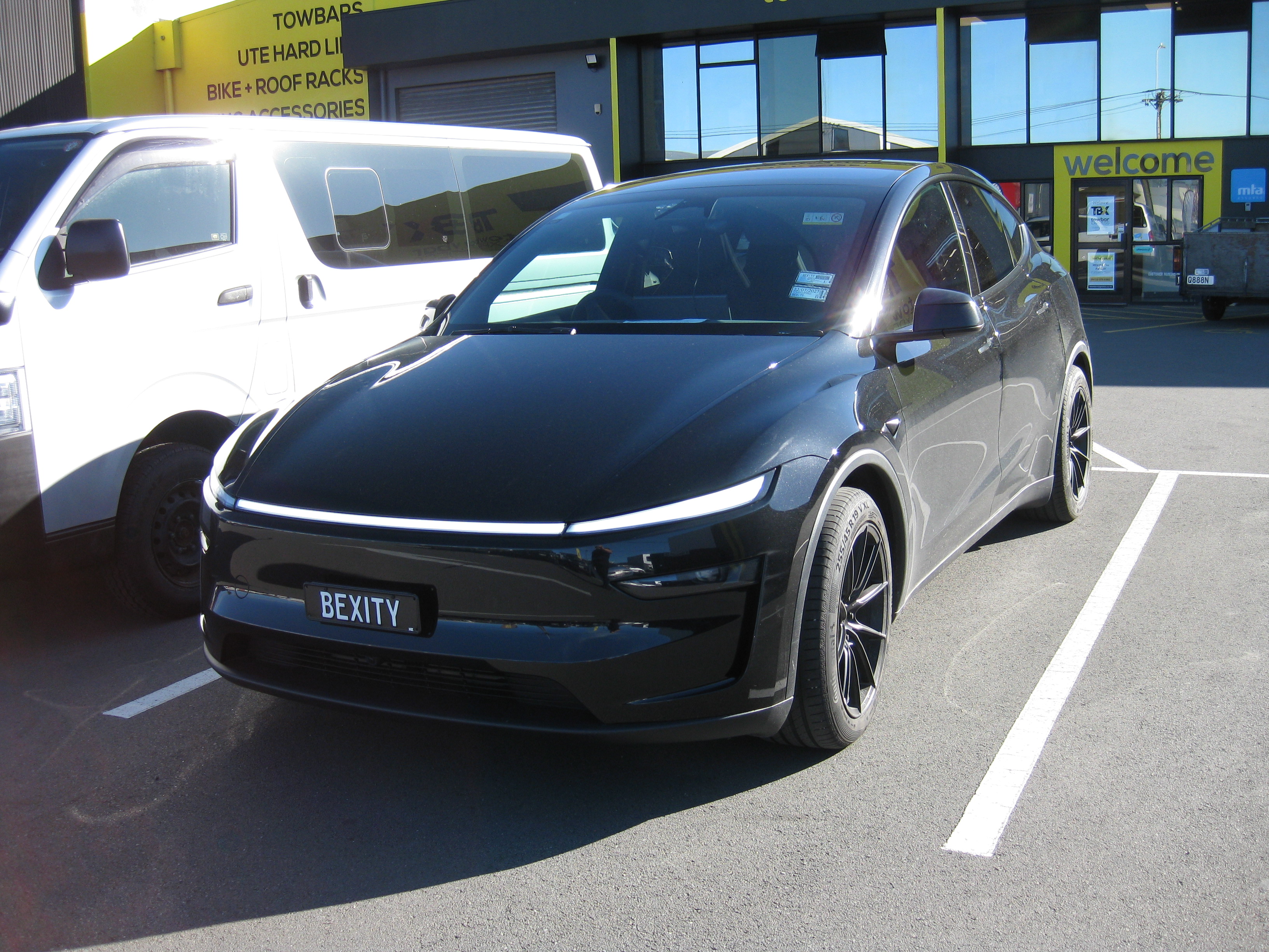 TESLA MODEL Y STATIONWAGON 2025-CURRENT